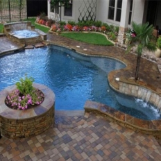 richards-custom-pool-and-hot-tub-in-katy
