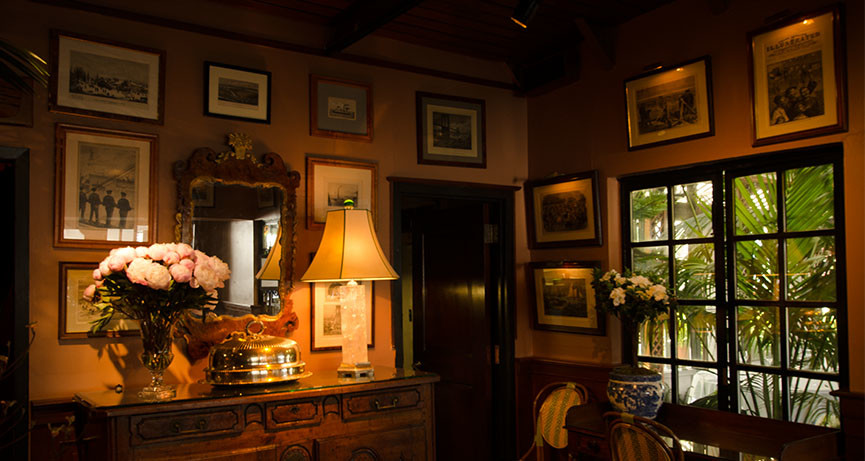 Restaurant Lobby