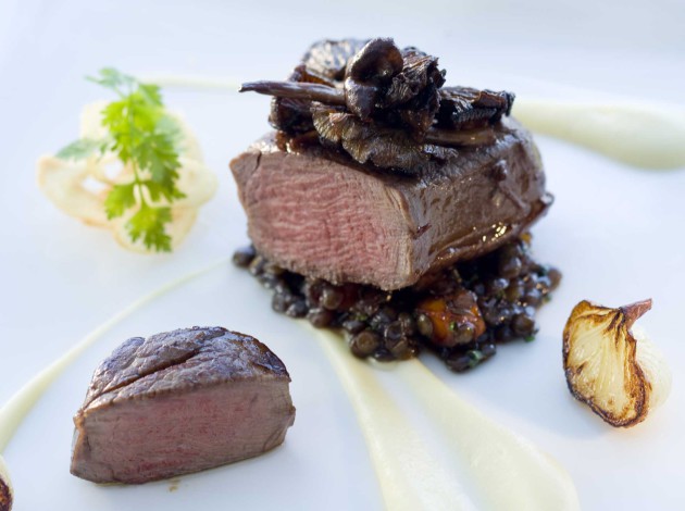 Timjamin kanssa paistettu hirven sisäfilee